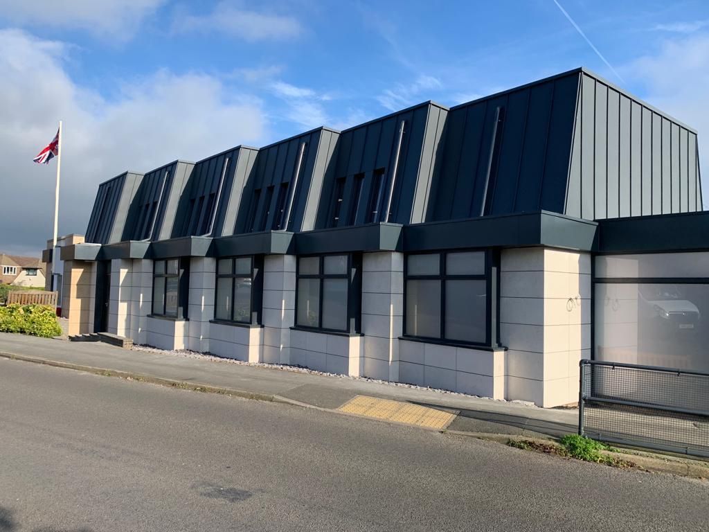 Façade, window and roof replacement